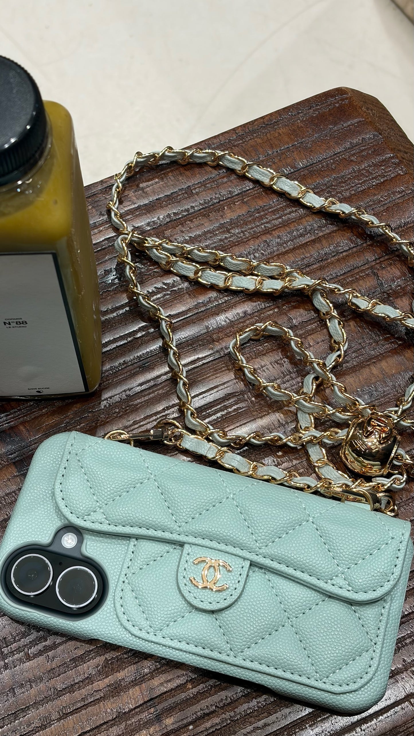 Coques CC Téléphone Matelassée avec Chaîne – Bandoulière Ajustable