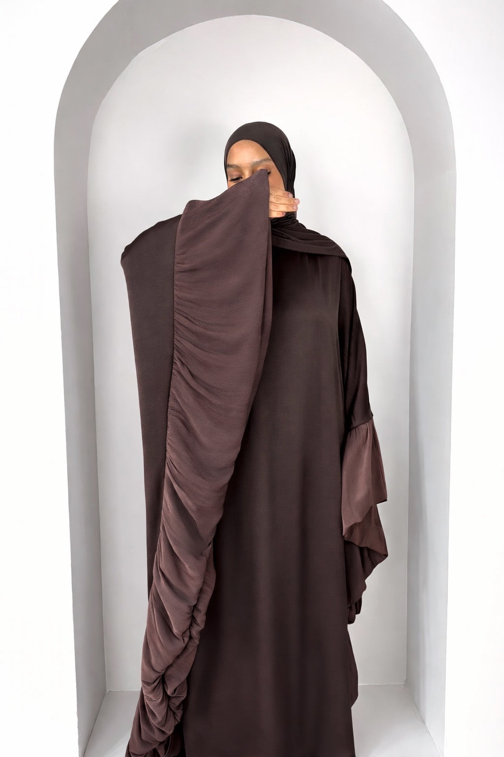 Abaya Fara sha satin premium avec manches Organza