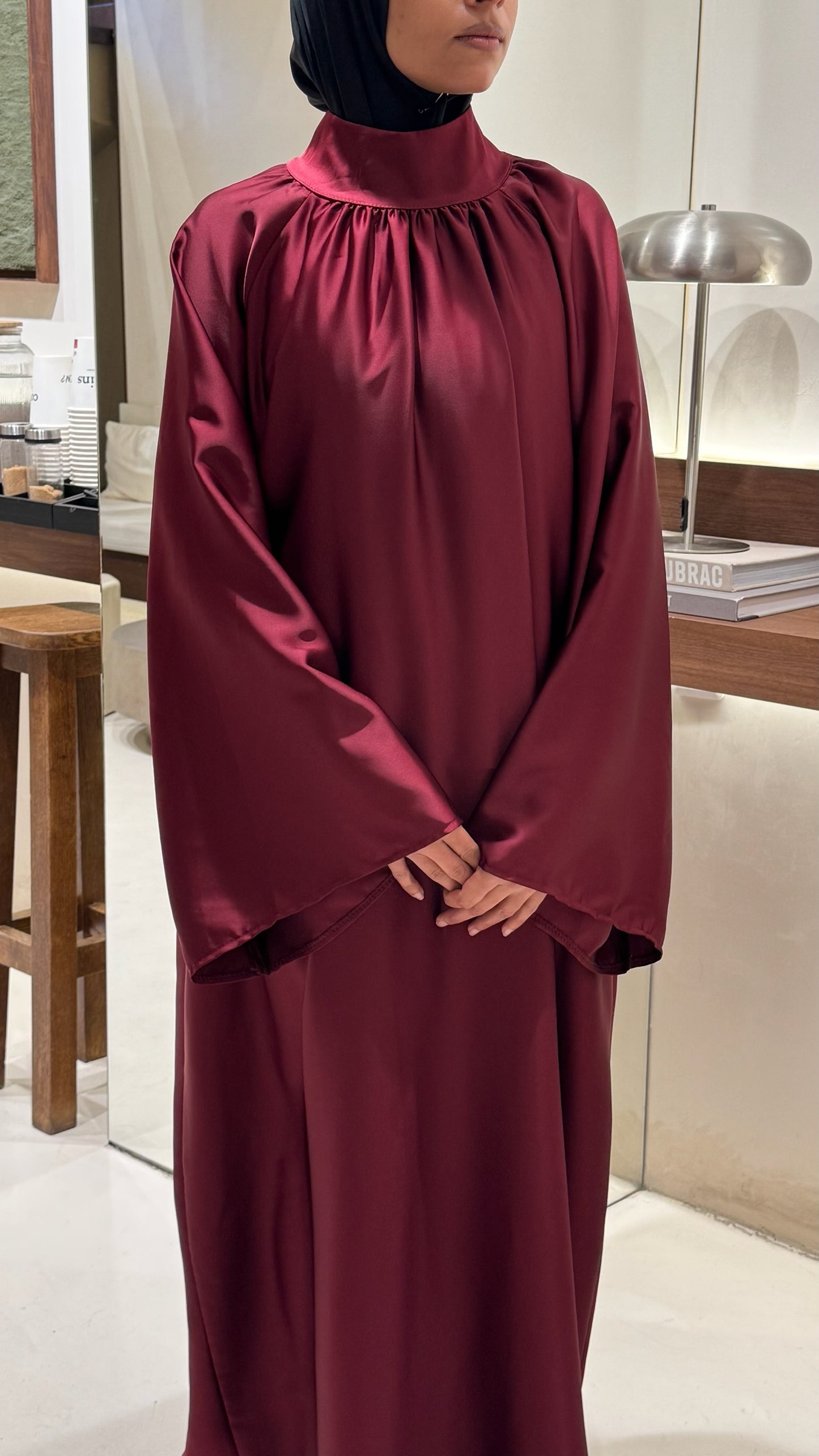 Abaya Satin Premium Col Montant Manches Larges