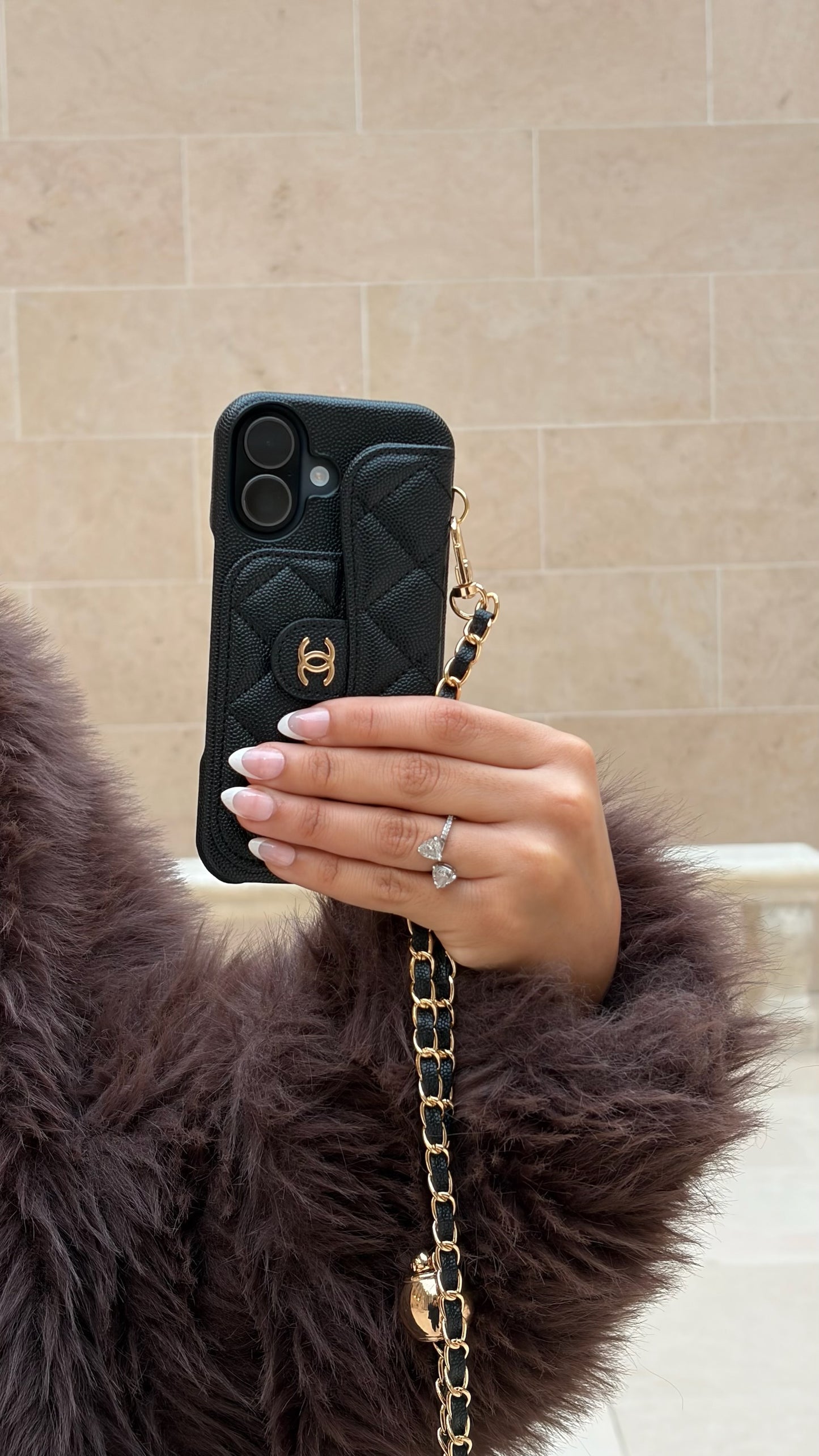 Coques CC Téléphone Matelassée avec Chaîne – Bandoulière Ajustable