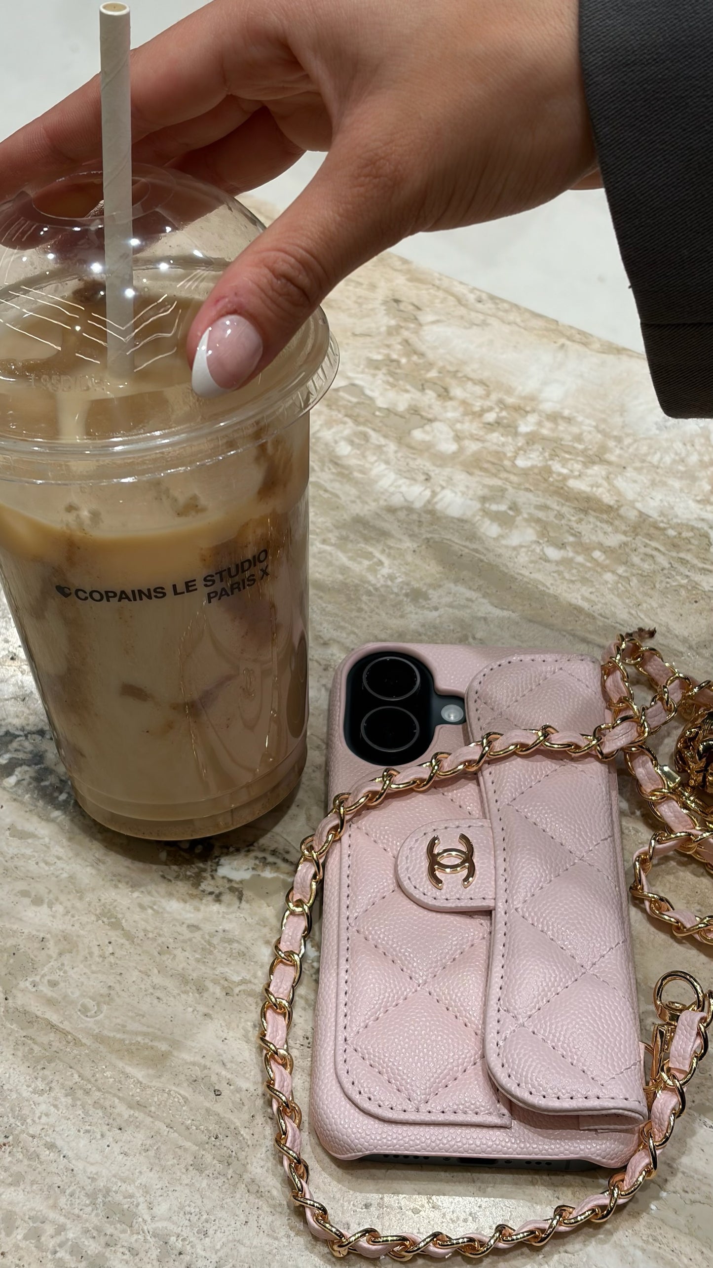 Coques CC Téléphone Matelassée avec Chaîne – Bandoulière Ajustable