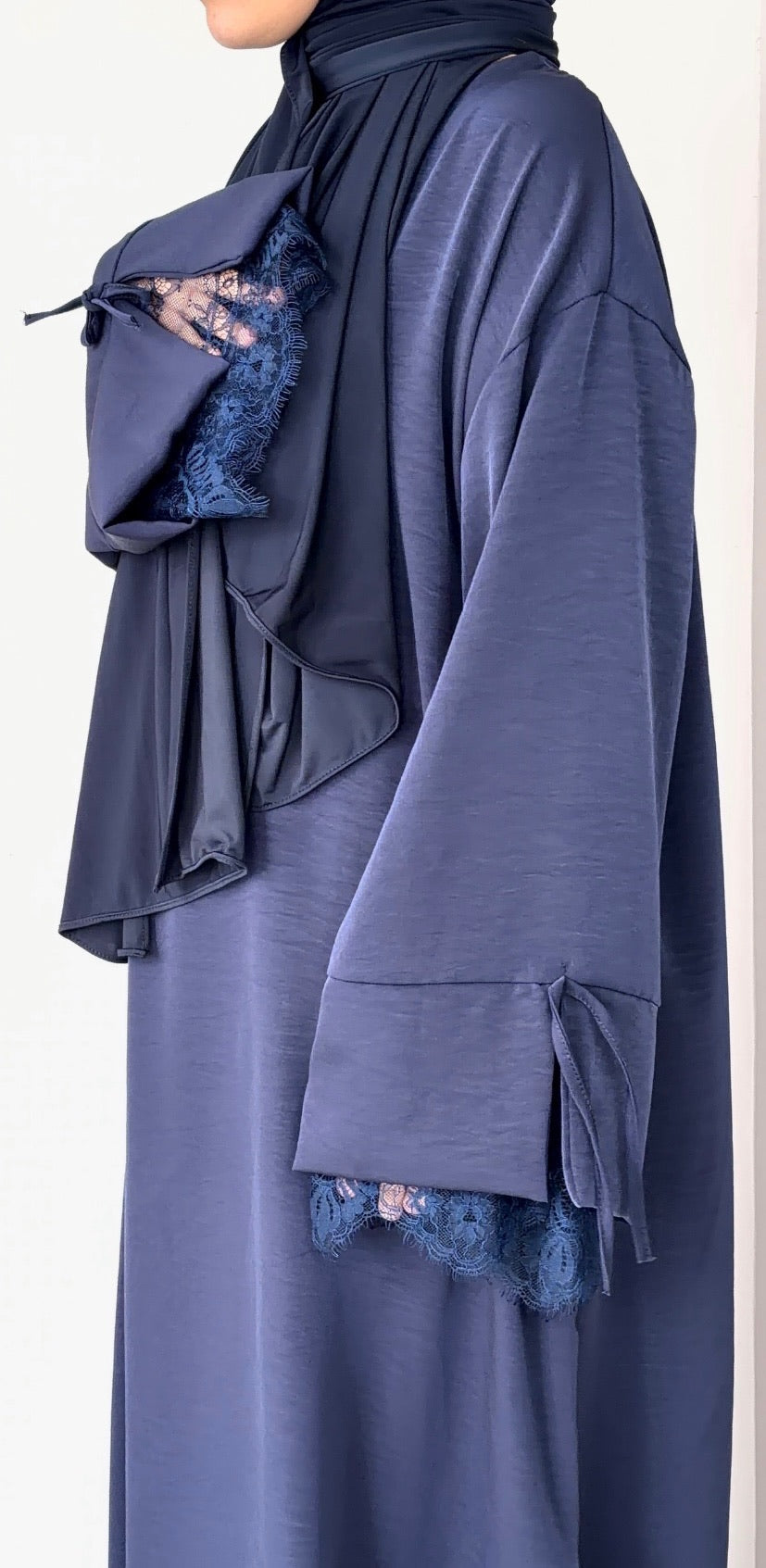 Abaya - robe longue en Jazz premium avec manches dentelle et Noeuds